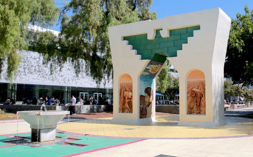 archway and water fountain in the main passageway of the San José State University's Campus